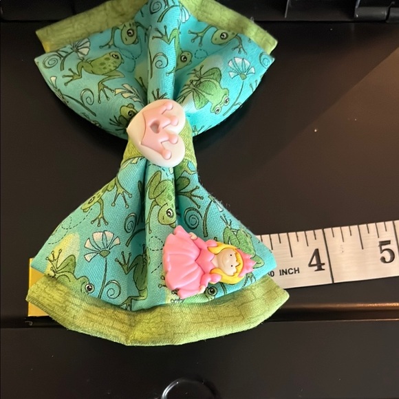 Green Frog Hair Bow with Princess Charm - Picture 4 of 4